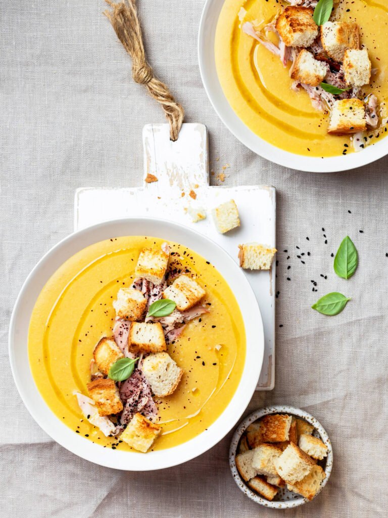 Cremige Linsensuppe mit geräucherter Hähnchennote