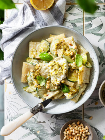 Cremige Pasta mit Zucchini, Ricotta & Pesto
