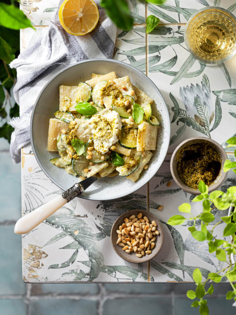 Cremige Pasta mit Zucchini, Ricotta & Pesto