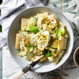 Cremige Pasta mit Zucchini, Ricotta & Pesto