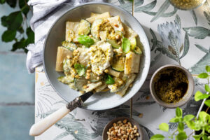Cremige Pasta mit Zucchini, Ricotta & Pesto