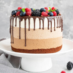 Drei-Schokoladen-Mousse-Torte