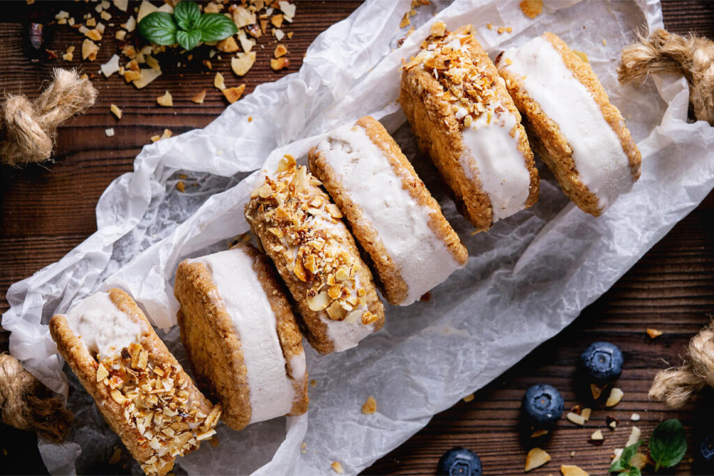 Eis-Sandwiches mit Haferkeksen