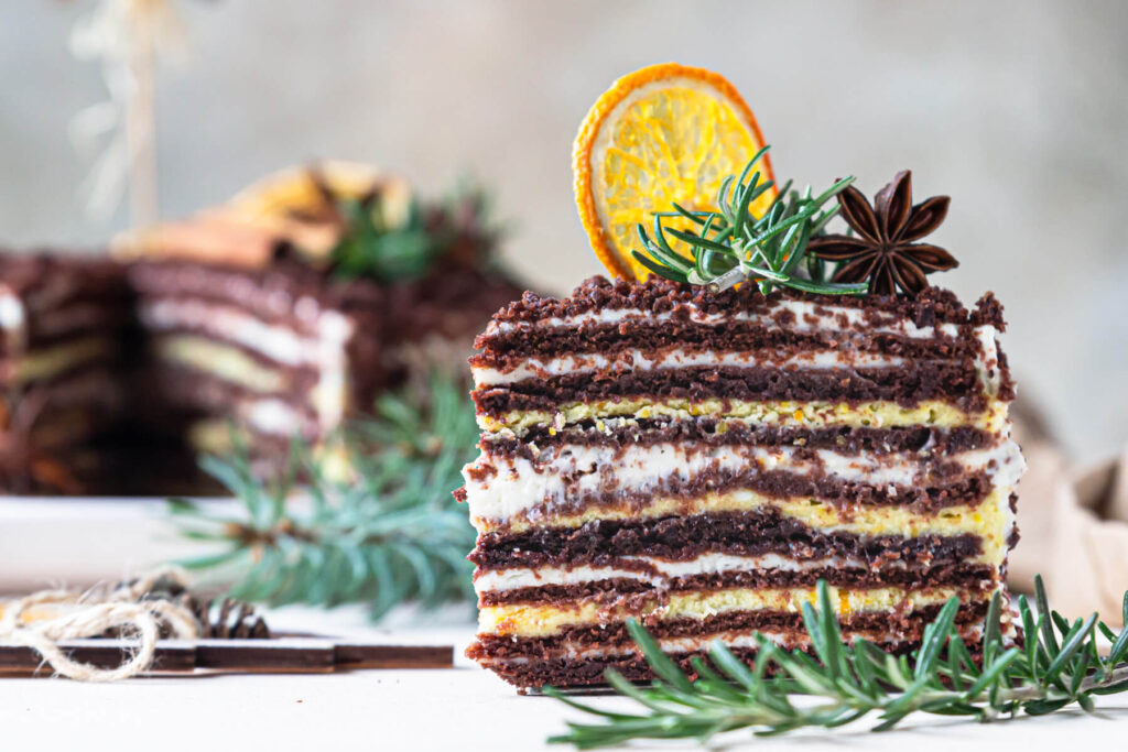 Schokoladen-Medovik mit Orangencreme