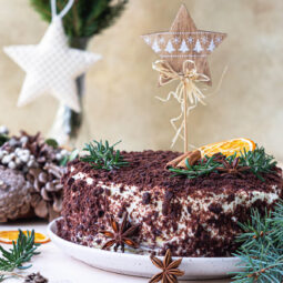 Schokoladen-Medovik mit Orangencreme