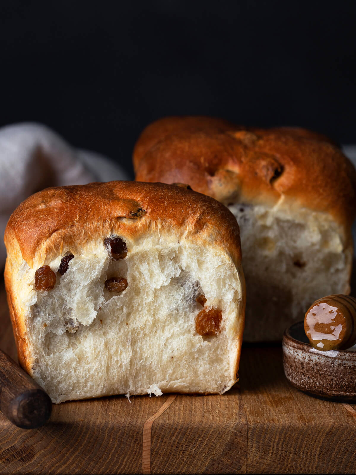Fluffige Rosinen-Brioche mit Hefevorteig