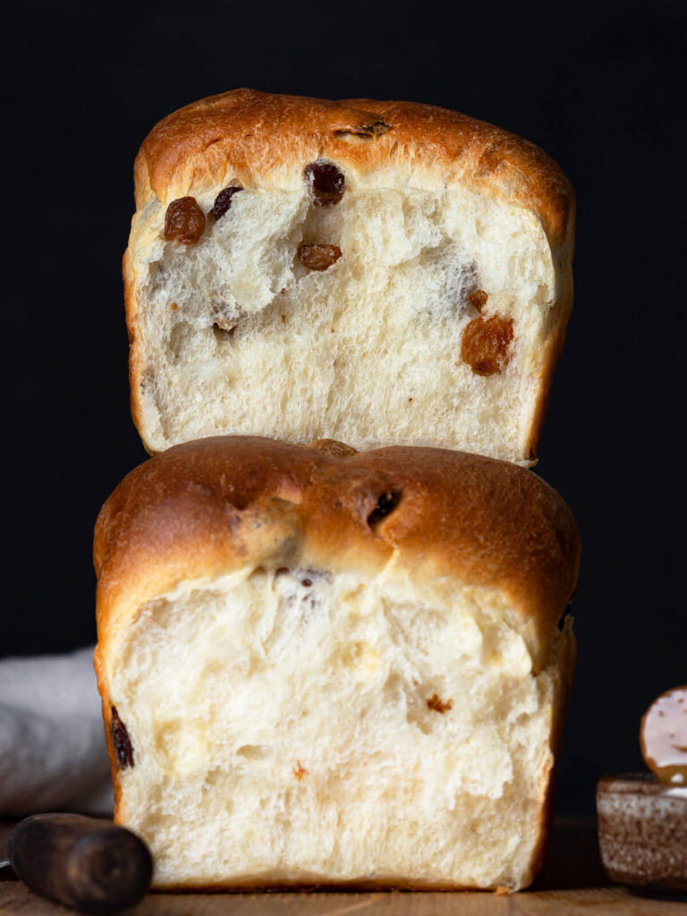 Rosinen-Brioche mit Hefevorteig