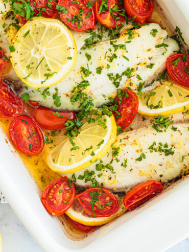 Gebackenes Kabeljaufilet mit Kirschtomaten