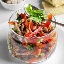 Georgischer Rindfleischsalat mit roten Bohnen