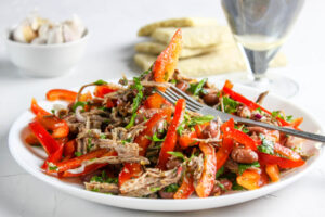 Georgischer Rindfleischsalat mit roten Bohnen