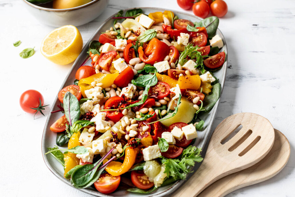 Gerösteter Paprika-Butterbohnen-Salat mit Harissa-Dressing
