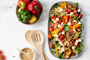 Gerösteter Paprika-Butterbohnen-Salat mit Harissa-Dressing