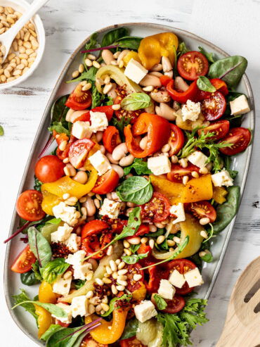 Gerösteter Paprika-Butterbohnen-Salat mit Harissa-Dressing