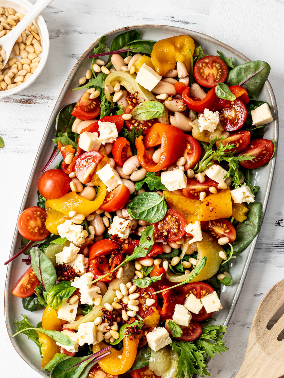 Gerösteter Paprika-Butterbohnen-Salat mit Harissa-Dressing