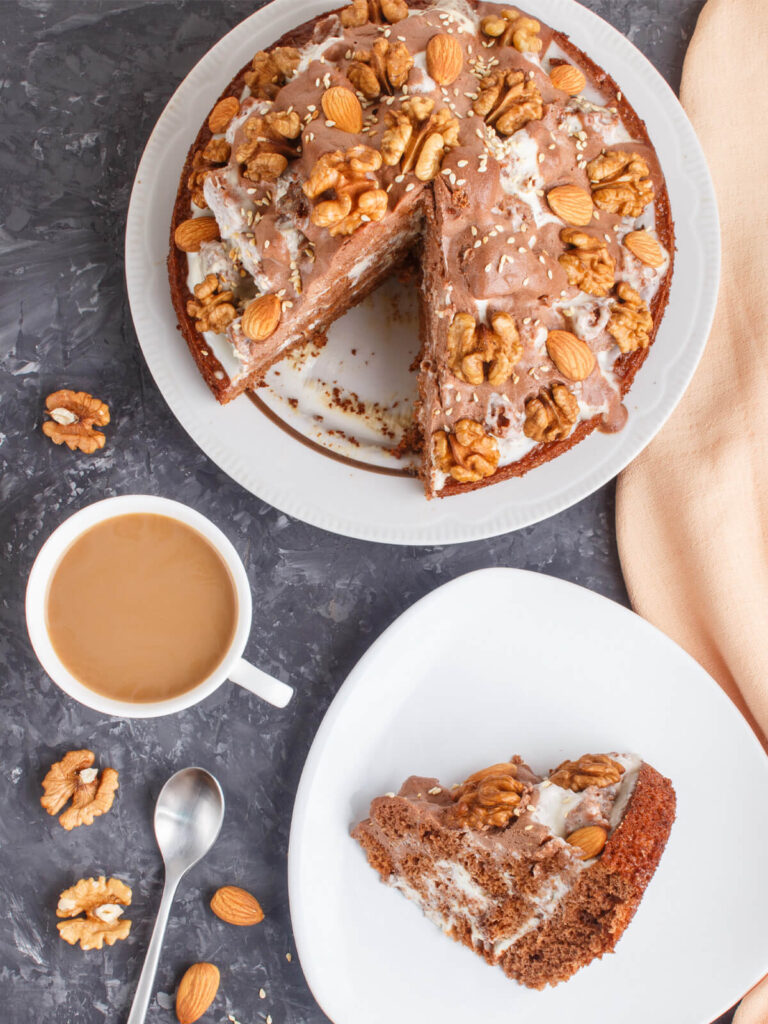 Grafenruine-Torte – Schokoladige Torte mit Sauerrahm-Creme und Nüssen