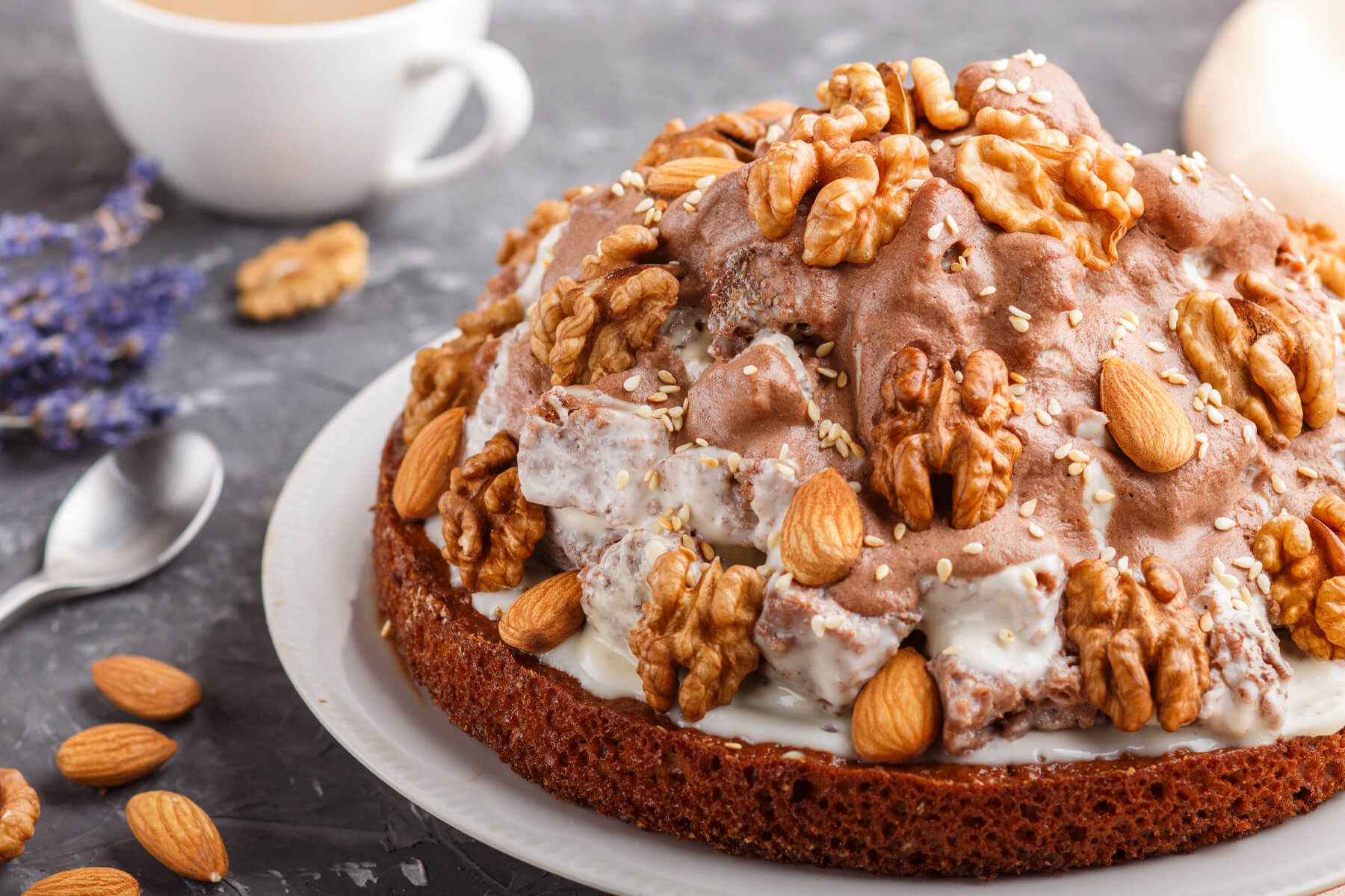 Grafenruine-Torte mit Sauerrahm-Creme