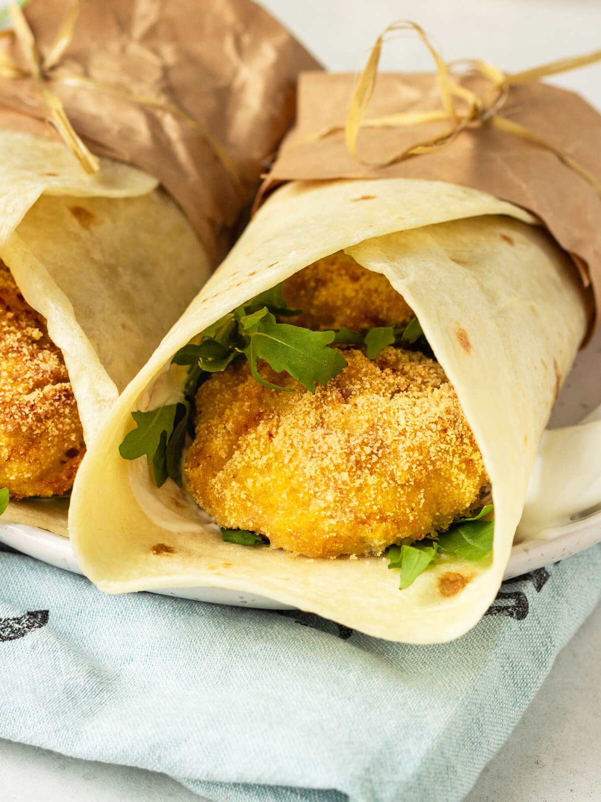 Hähnchenfrikadellen im Tortilla-Wrap mit Gemüse