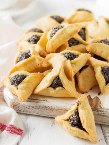 Hamantaschen - dreieckiges Gebäck mit Mohnfüllung
