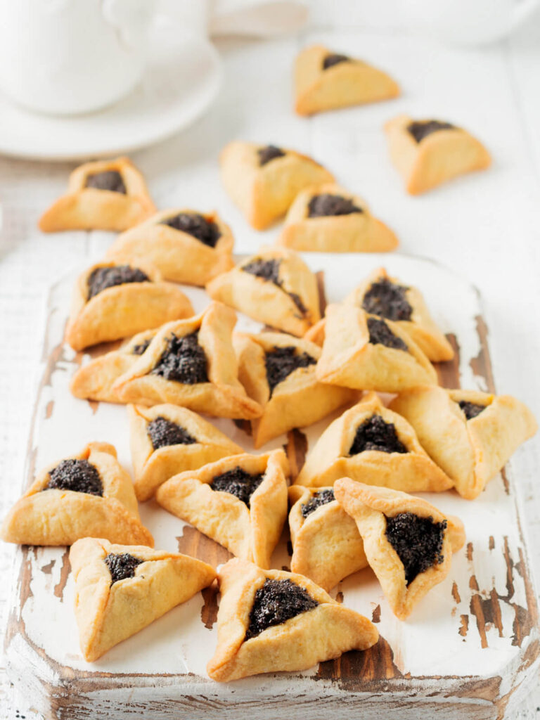 Hamantaschen - dreieckiges Gebäck mit Mohnfüllung