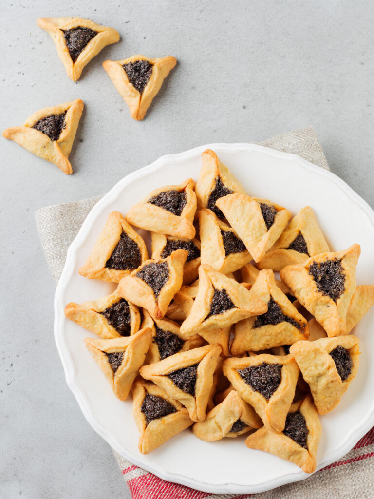 Hamantaschen - dreieckiges Gebäck mit Mohnfüllung