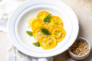 Hausgemachte Kürbis-Ravioli mit Grünkohl und Ricotta