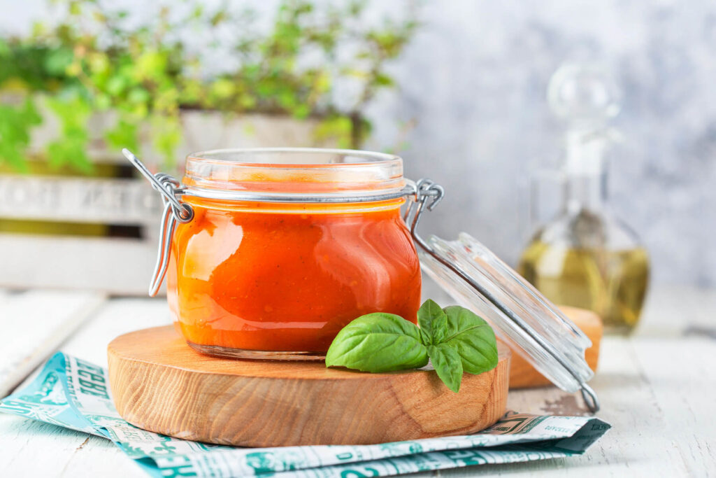 Hausgemachte Tomatensauce mit Knoblauch und Balsamico (Marinara Sauce)
