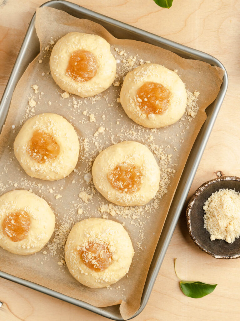 Hefebrötchen mit Birnenmarmelade