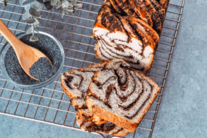 Hefezopf mit Mohnfüllung (Babka-Art)