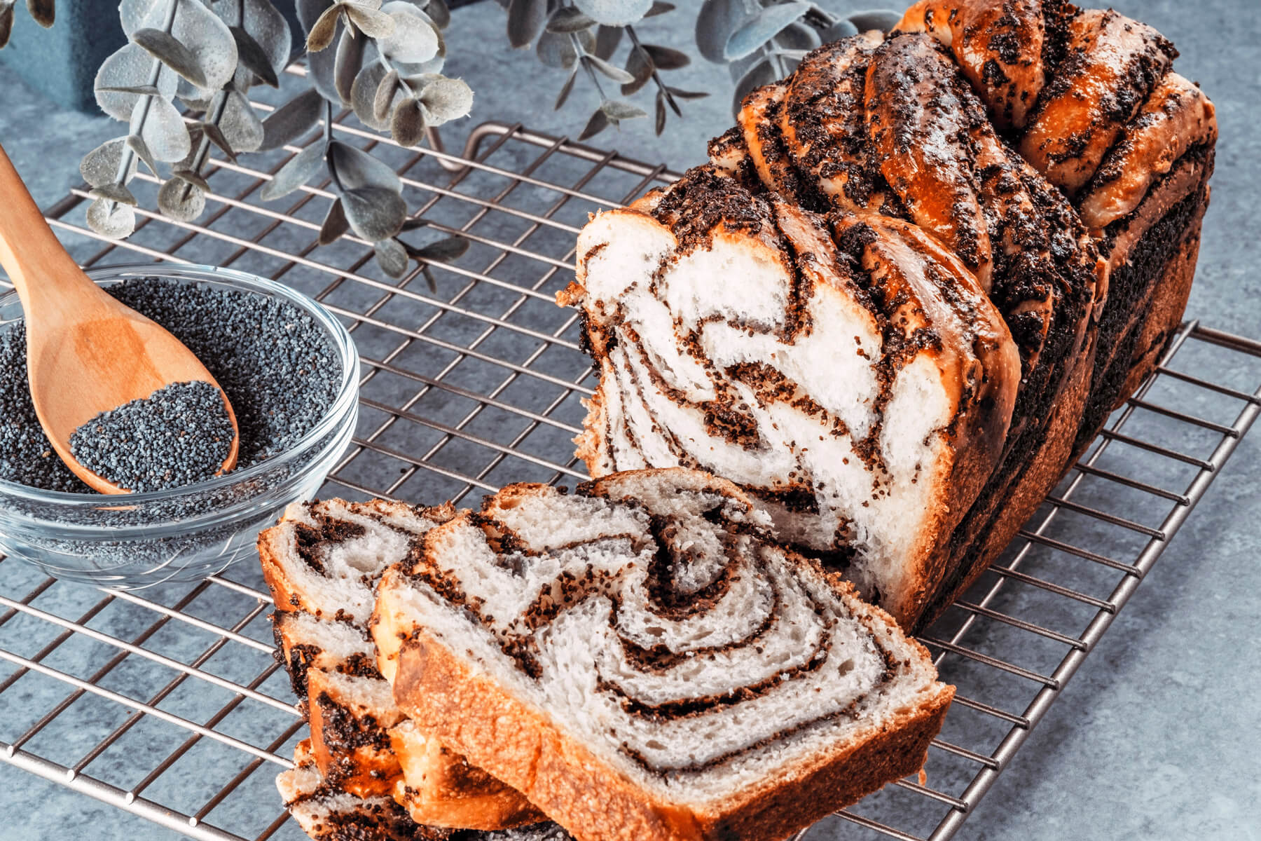 Hefezopf mit Mohnfüllung nach Babka-Art