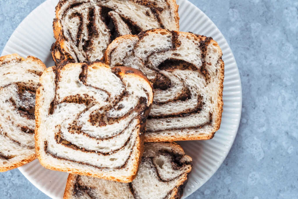 Hefezopf mit Mohnfüllung (Babka-Art)