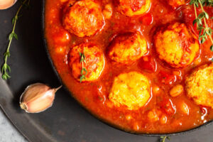 Herzhaftes Bohnen-Ragout mit Puten-Hackbällchen (One-Pot-Chili)