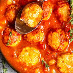 Herzhaftes Bohnen-Ragout mit Puten-Hackbällchen (One-Pot-Chili)