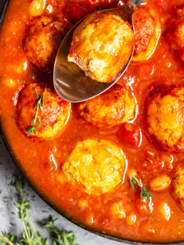 Herzhaftes Bohnen-Ragout mit Puten-Hackbällchen (One-Pot-Chili)