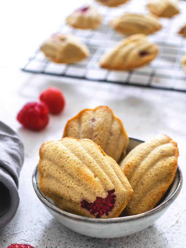 Himbeer-Madeleines – Muschelküchlein mit frischen Himbeeren