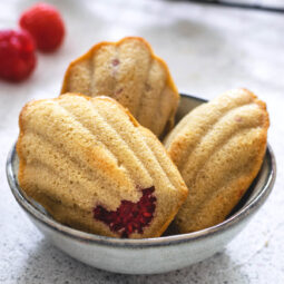 Himbeer-Madeleines – Muschelküchlein mit frischen Himbeeren