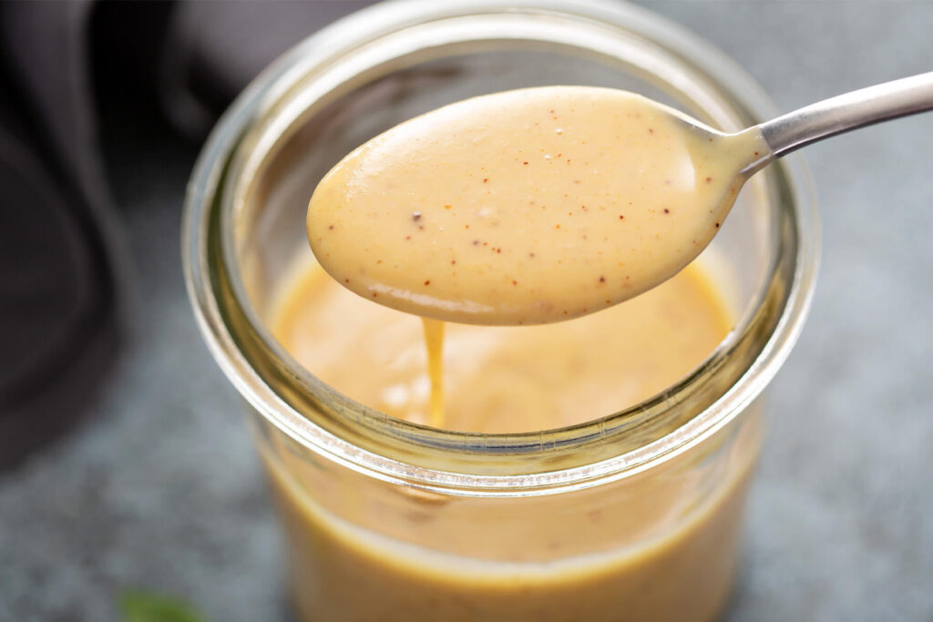 Honig-Senf-Dressing – Das cremige Salatdressing, das in 5 Minuten fertig ist
