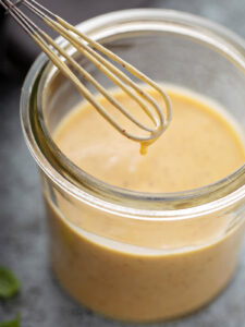 Honig-Senf-Dressing – Das cremige Salatdressing, das in 5 Minuten fertig ist