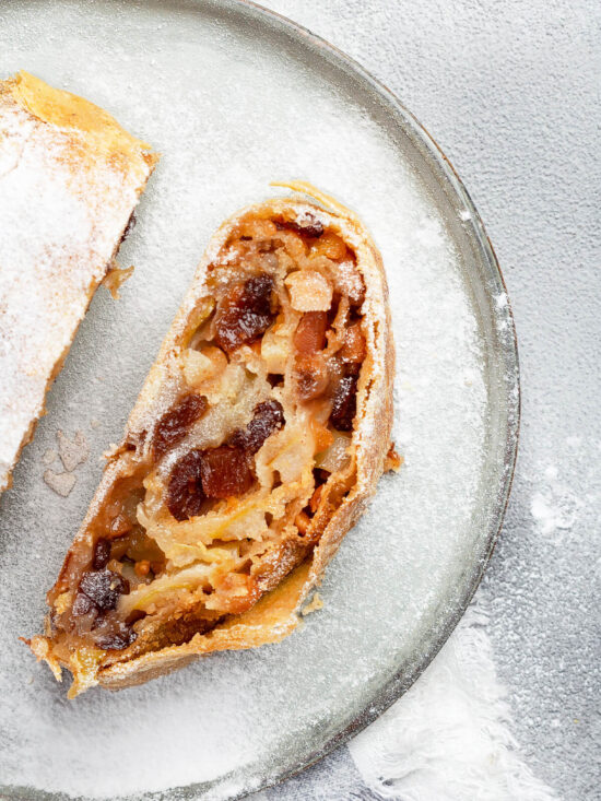 Klassischer Apfelstrudel aus Strudelteig: Original österreichisches Rezept