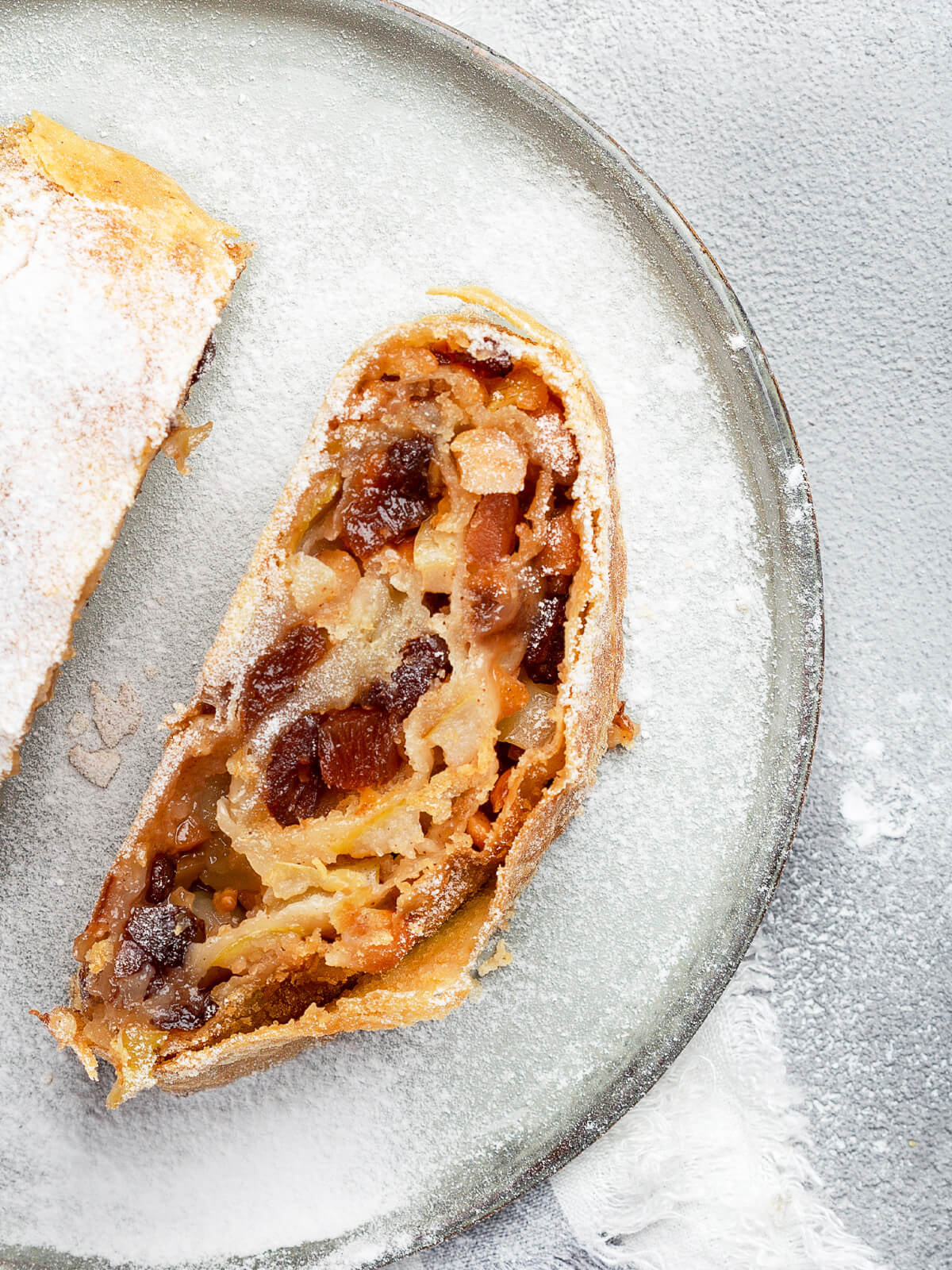 Klassischer Apfelstrudel aus Strudelteig: Original österreichisches Rezept