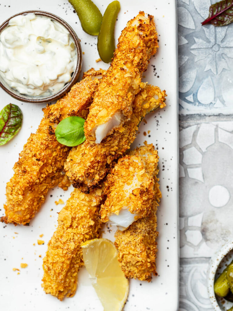 Knusprige Fischstäbchen im Ofen mit Cornflakes-Panade