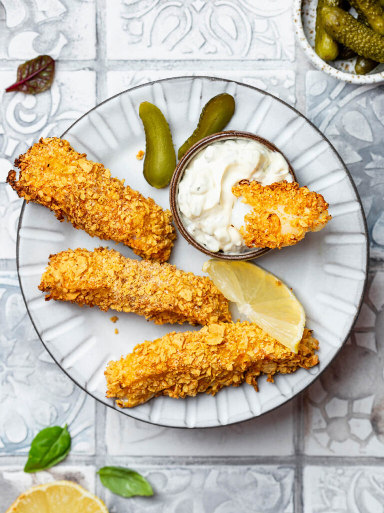 Knusprige Fischstäbchen im Ofen mit Cornflakes-Panade