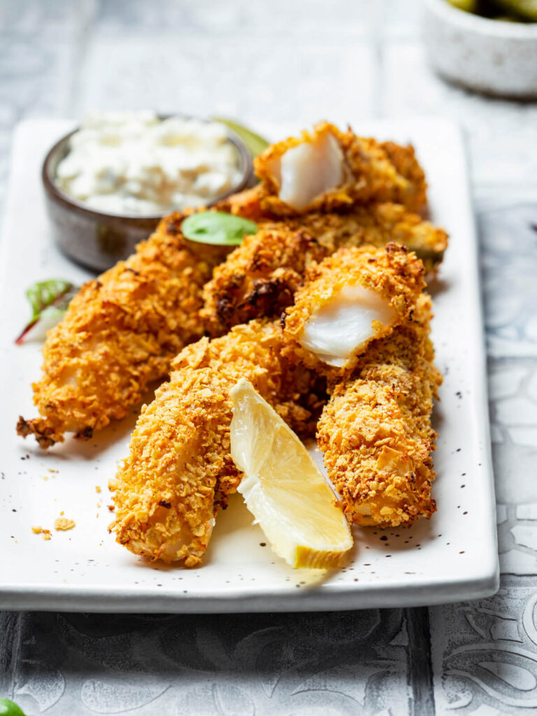 Knusprige Fischstäbchen im Ofen mit Cornflakes-Panade