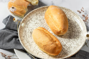 Knusprige Ofenbrötchen mit zarter Krume
