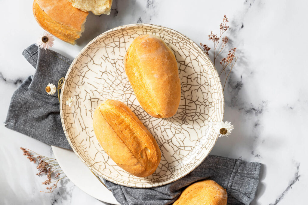 Knusprige Ofenbrötchen mit zarter Krume
