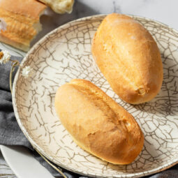 Knusprige Ofenbrötchen mit zarter Krume