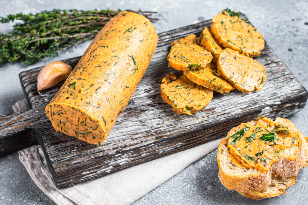 Kräuterbutter mit Paprika – Würzige selbstgemachte Butter