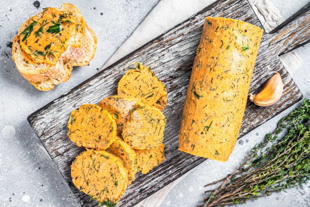 Kräuterbutter mit Paprika – Würzige selbstgemachte Butter