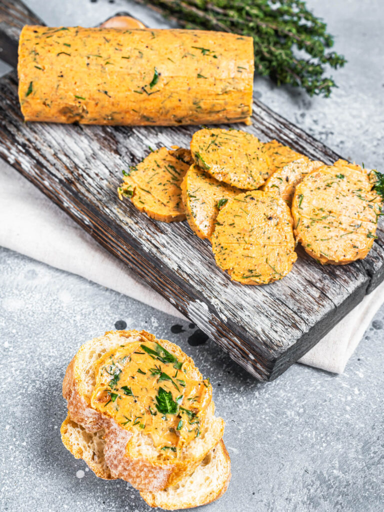Kräuterbutter mit Paprika – Würzige selbstgemachte Butter