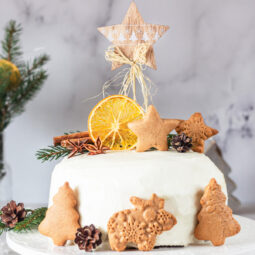 Lebkuchen-Torte mit Orangenmarmelade