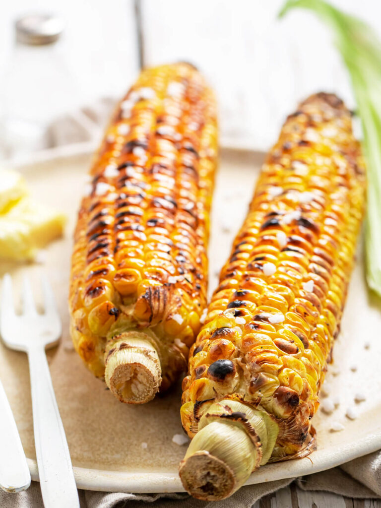Maiskolben vom Grill – karamellisiert mit Butter und Meersalz